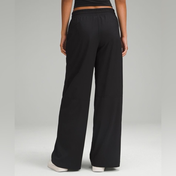 NWT Lululemon Swift Mid-Rise Wide-Leg Pant in Black Size 8 - Picture 3 of 9